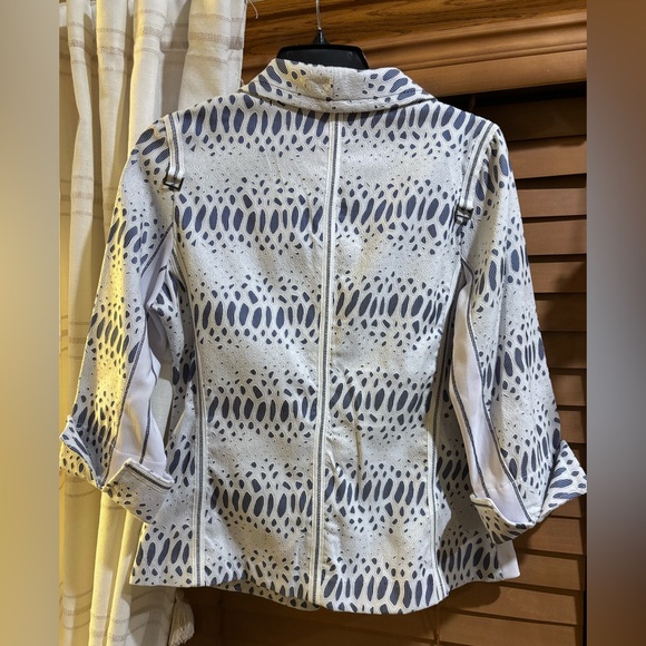 Picadilly Women's White and Blue Patterned Blazer - Picture 5 of 5